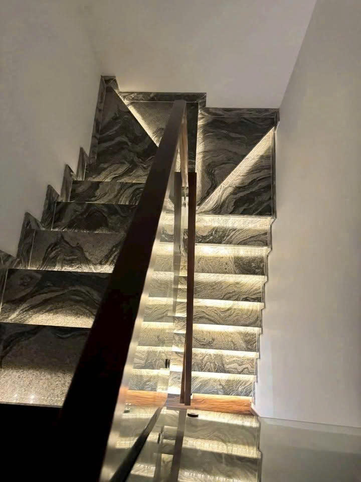 CHỦ CẦN BÁN GẤP NHÀ 5 TẦNG NGÔ GIA TỰ-CÓ DÒNG TIỀN KD-TIỆN NGHI ĐẦY ĐỦ HƠN 6 TỶ - Ảnh 1